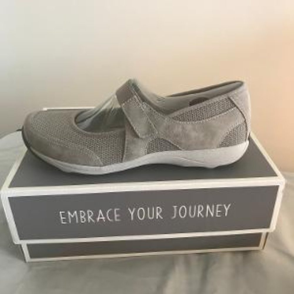 Dansko Hennie size 40: NWT